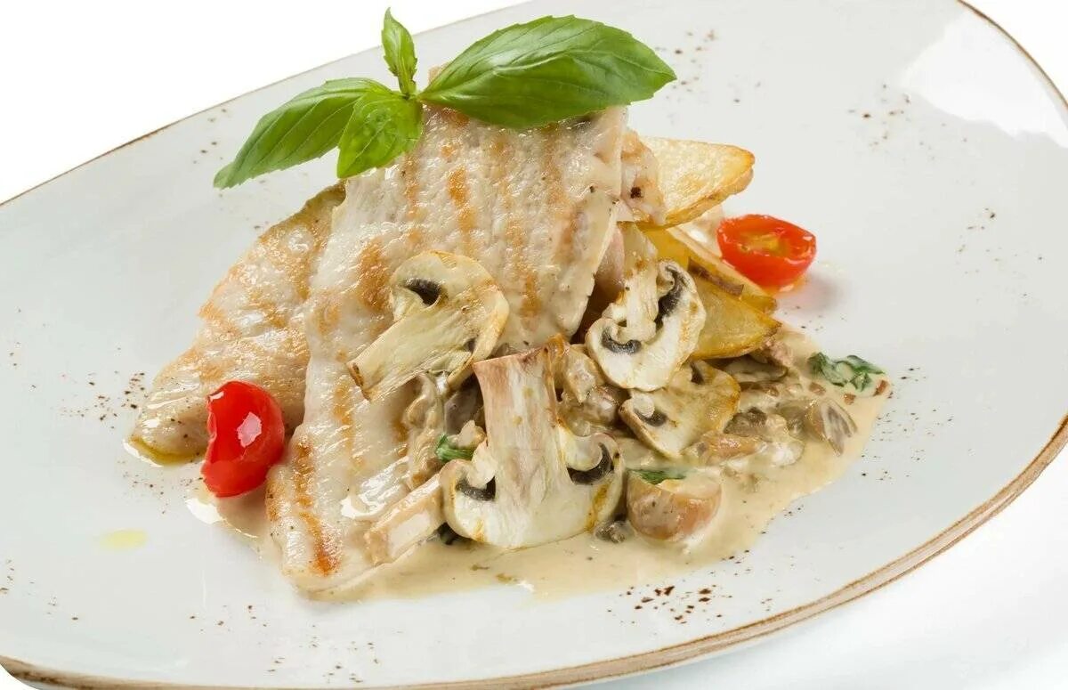 Куриное филе с грибами в сливочном соусе. Курица с грибами в сливочном соусе. Курица с грибами. Грудка в сливочно грибном соусе. Грудки с грибами со сливками.