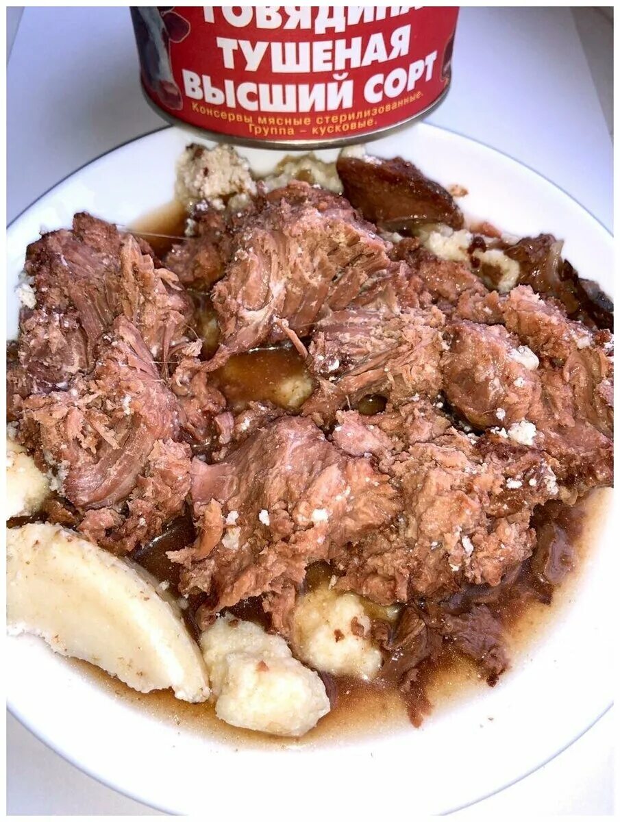 кронидов говядина тушеная. томленая свинина в мультиварке. говядина тушеная с картофелем. тушеная говядина с картошкой. говяжья тушенка на сковороде.