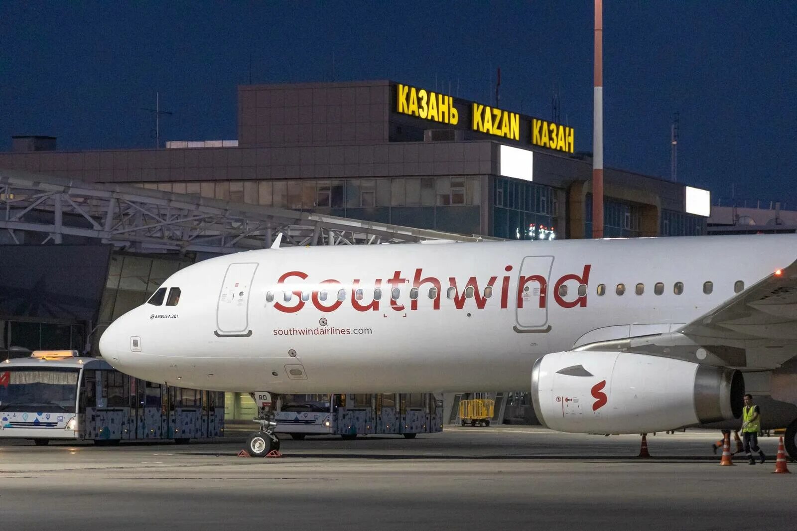 Южный ветер авиакомпания отзывы. Southwind Airlines самолеты. Southwind турецкая авиакомпания. Southwind Airlines авиакомпании Турции самолет. Анталья авиакомпании Southwind Airlines.
