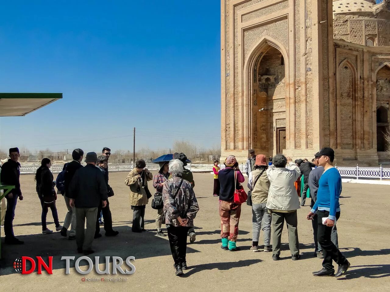 Погода в куня ургенче. Куня Ургенч Туркменистан. Куня Ургенч туристы. Туркменистан музей в Куня Ургенче. Кёнеургенч (Куня-Ургенч).