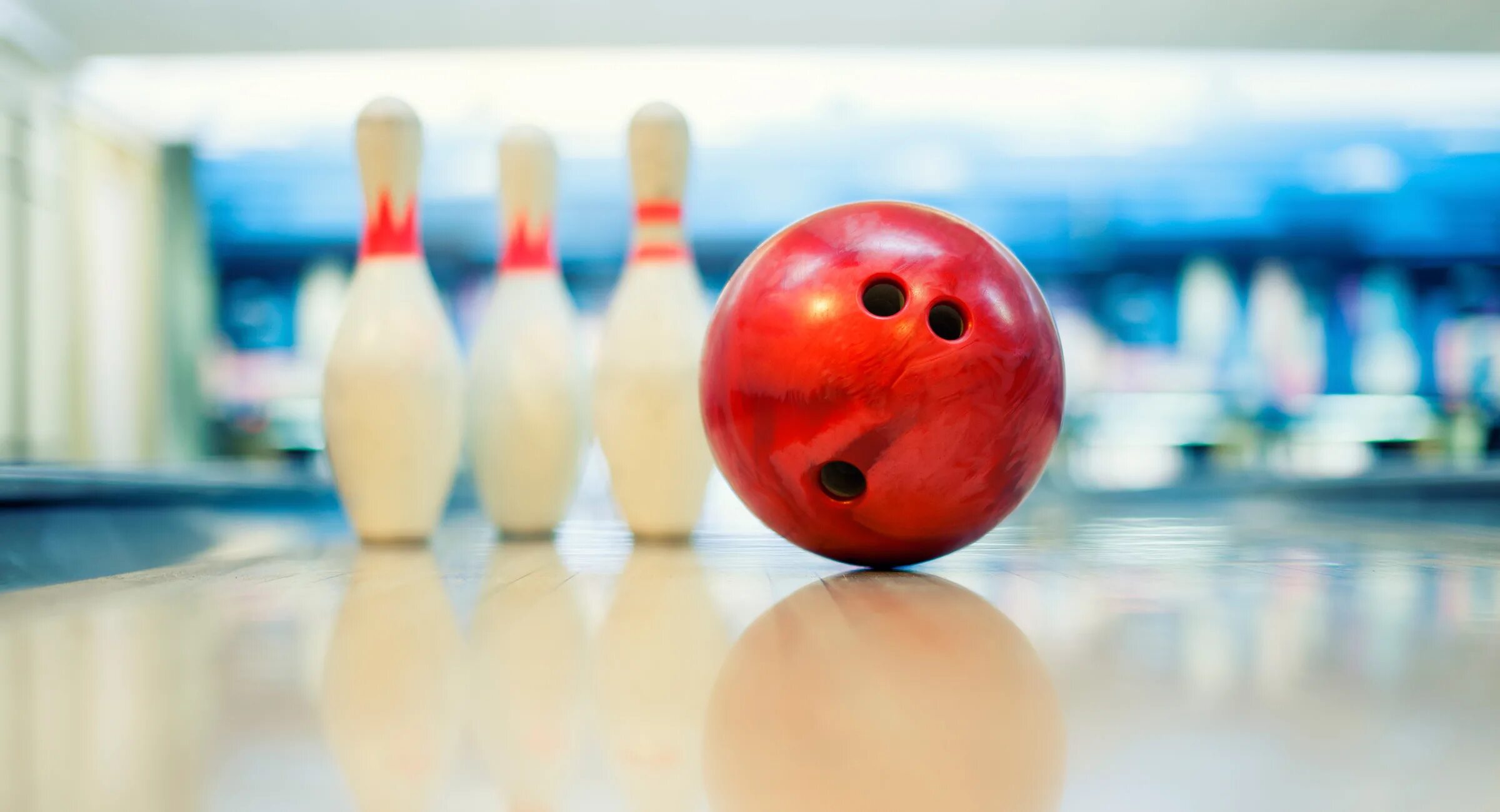 настольный боулинг. боулинг дорожки кегли. фигура кегли. боулинг. кегли для боулинга.