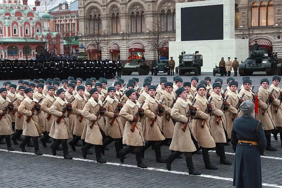 Парад 1941 года на красной площади. Марш красной армии по красной площади 1941. Марш красной армии на площади. Парад РККА 1941.