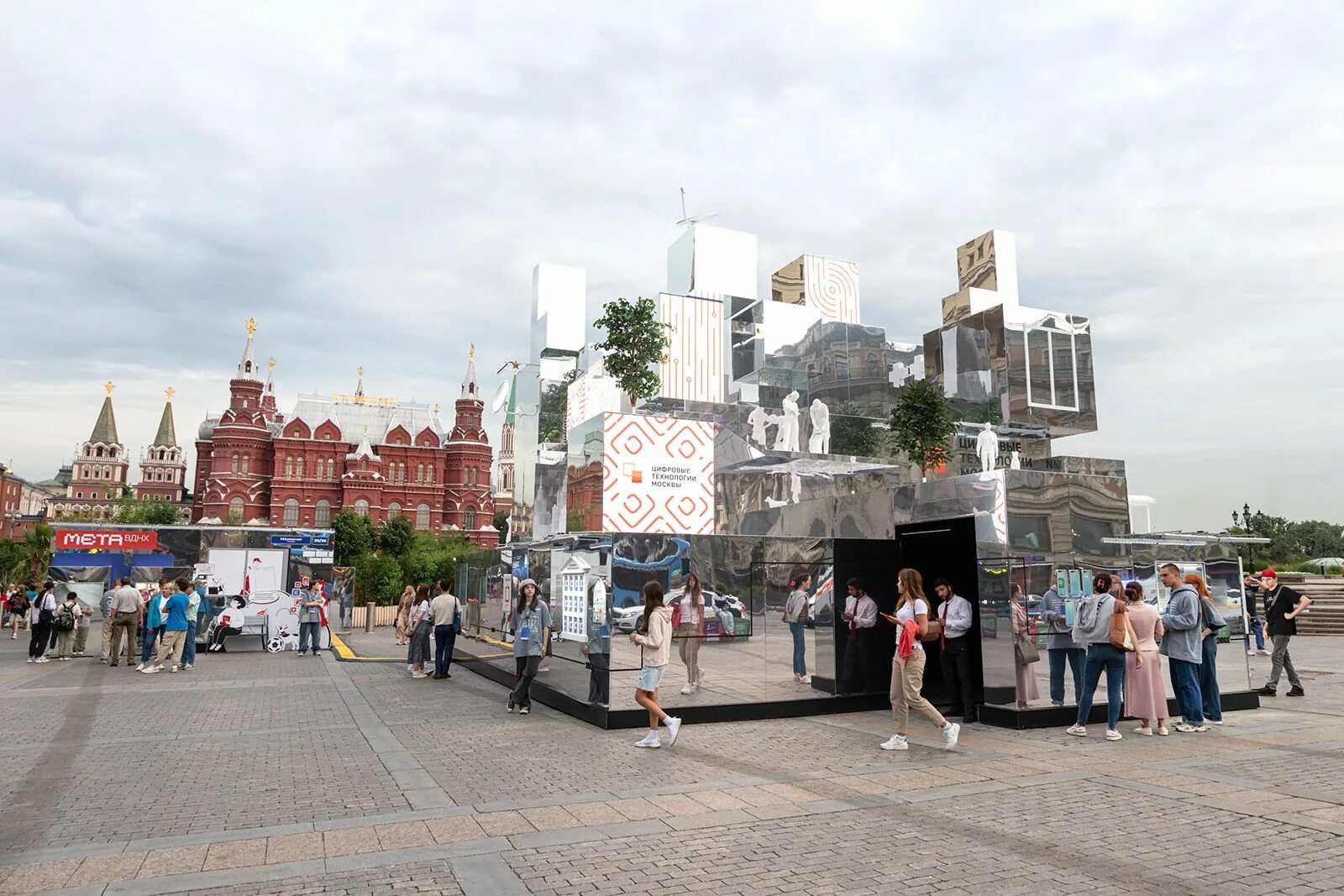 Манежная площадь москва летом 2024. Территория будущего 2030 манежная площадь. Территория будущего 2030 манежная площадь. Купол на манежной площади. Территория будущего 2030 манежная площадь.
