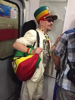 Люди в метро