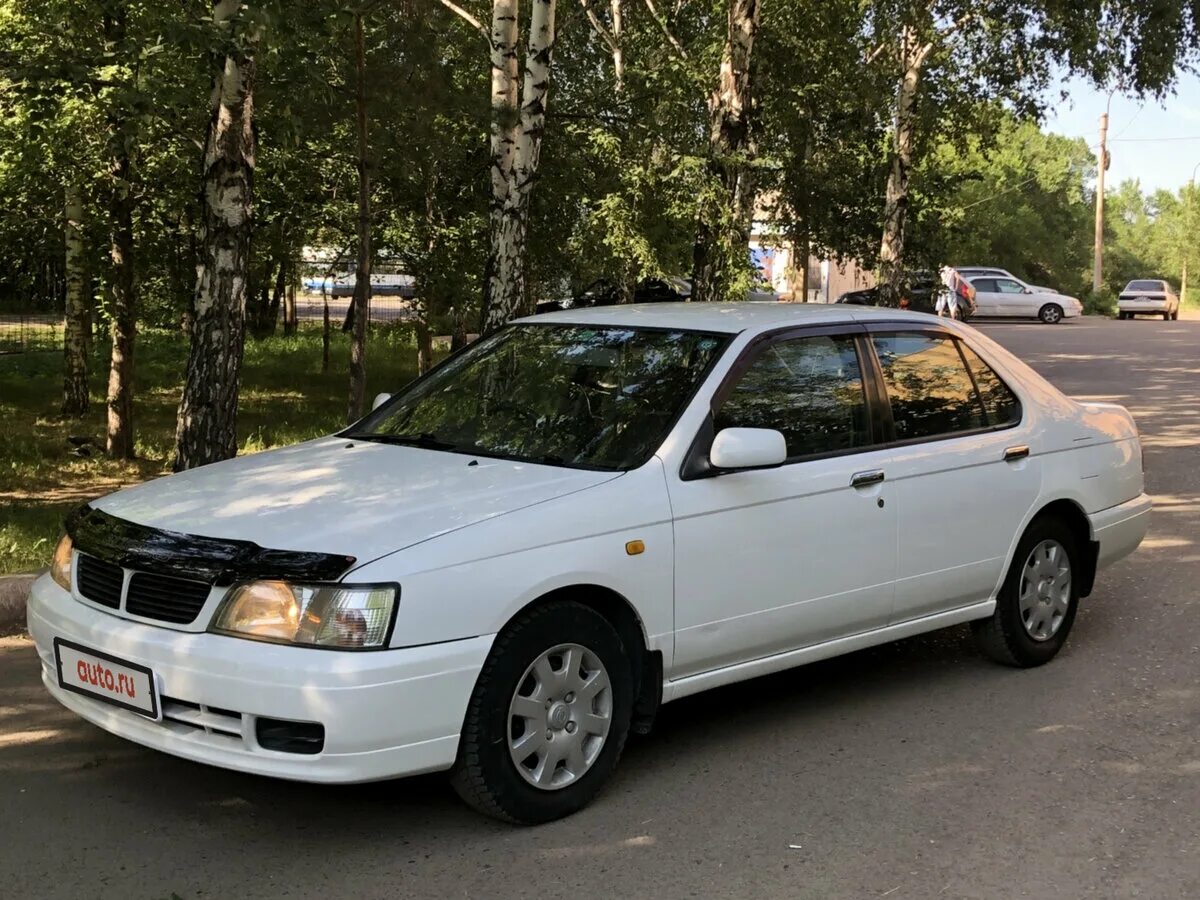 Ниссан блюберд купить в омске. Nissan Bluebird u14. Nissan Bluebird 1999. Белый Nissan Bluebird u14. Ниссан Блюберд 1999.