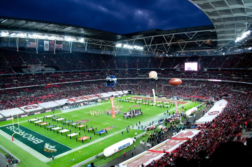 Уэмбли чей стадион. Wembley Stadium чей стадион. Стадионы NFL. Уэмбли стадион 2005 год.