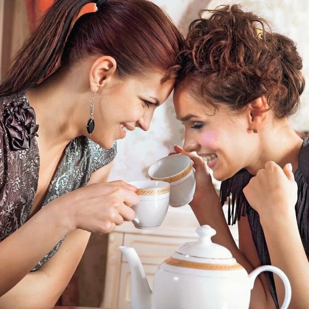 Добрые пожелания просто так. Сосед пригласила соседку. Приглашаю на чай мужчину. Две подружки за чаем. Соседка заходи на чай.