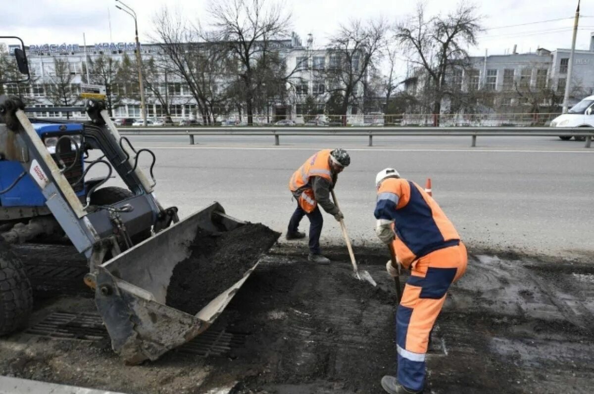 Перекопали двор коммунальщики. Перекопанные дороги в Москве. Перекопали дорогу. Перекопали дорогу фото.
