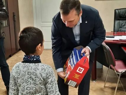 Поздравили детей сотрудников