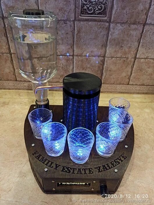 Автоматический бармен наливатор. Наливатор алкоголя автоматический. Наливатор водки с ключами. Наливатор ардуино дозатор. Наливатор дозатор.