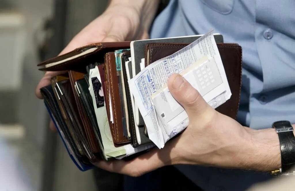 незаконно поставили на учет. незаконно поставили на учет. фиктивная прописка мигрантов. незаконно поставили на учет. фиктивные работники фото.