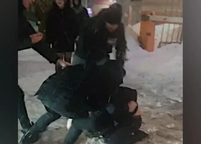 Случайные драки. Случайные драки. Случайные драки. Случайные драки. Драки на улице 2022 года.