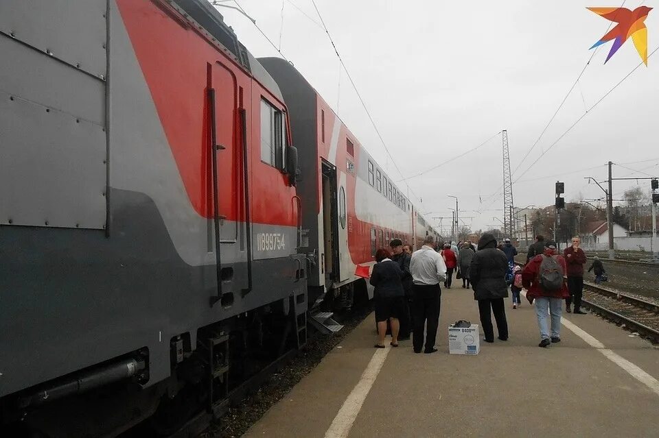 Туту москва симферополь поезд. Поезд 28 Москва Симферополь. Поезд Казань Симферополь Таврида. Двухэтажный поезд в Крым. Поезд Таврия Москва Симферополь.