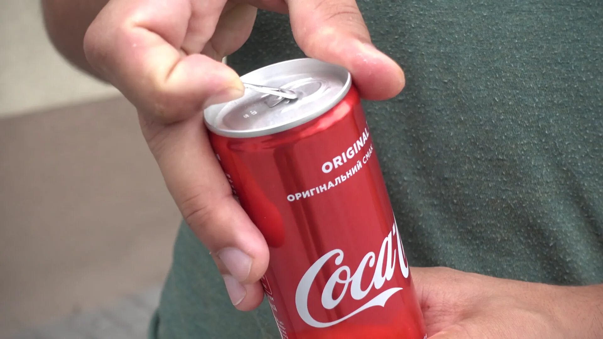 С помощью кока кола выявил подделку. Сода и coca cola видео. opened cola can. can cola opener. патчи сода кока кола.
