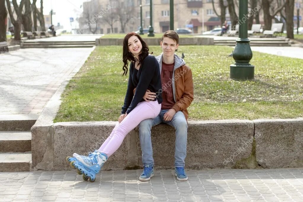 Стефани сеймур. Девушка эмили радд. Сандра баллок и райан рейнольдс в фильме предложение. Нравятся ли сидевшие девушкам. Левушка на коленях у парня.