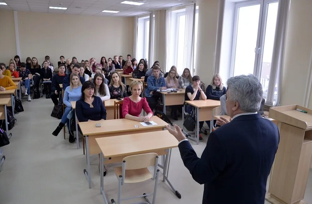 Мгу огарева юридический. Филологический Факультет МГУ им Огарева Саранск. Филфак преподаватели Саранск МГУ Огарева. Филфак МГУ Саранск. Филфак МГУ Огарева Саранск.