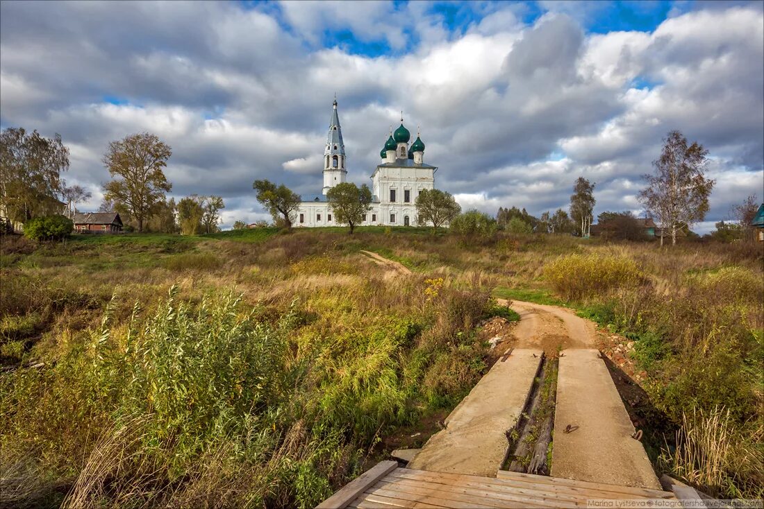 Там где живет россия. Село Осенево Ярославской области. Осенево Ярославская область Церковь. Казанская Церковь на Вазузе. Деревня Осенево Ярославская область.