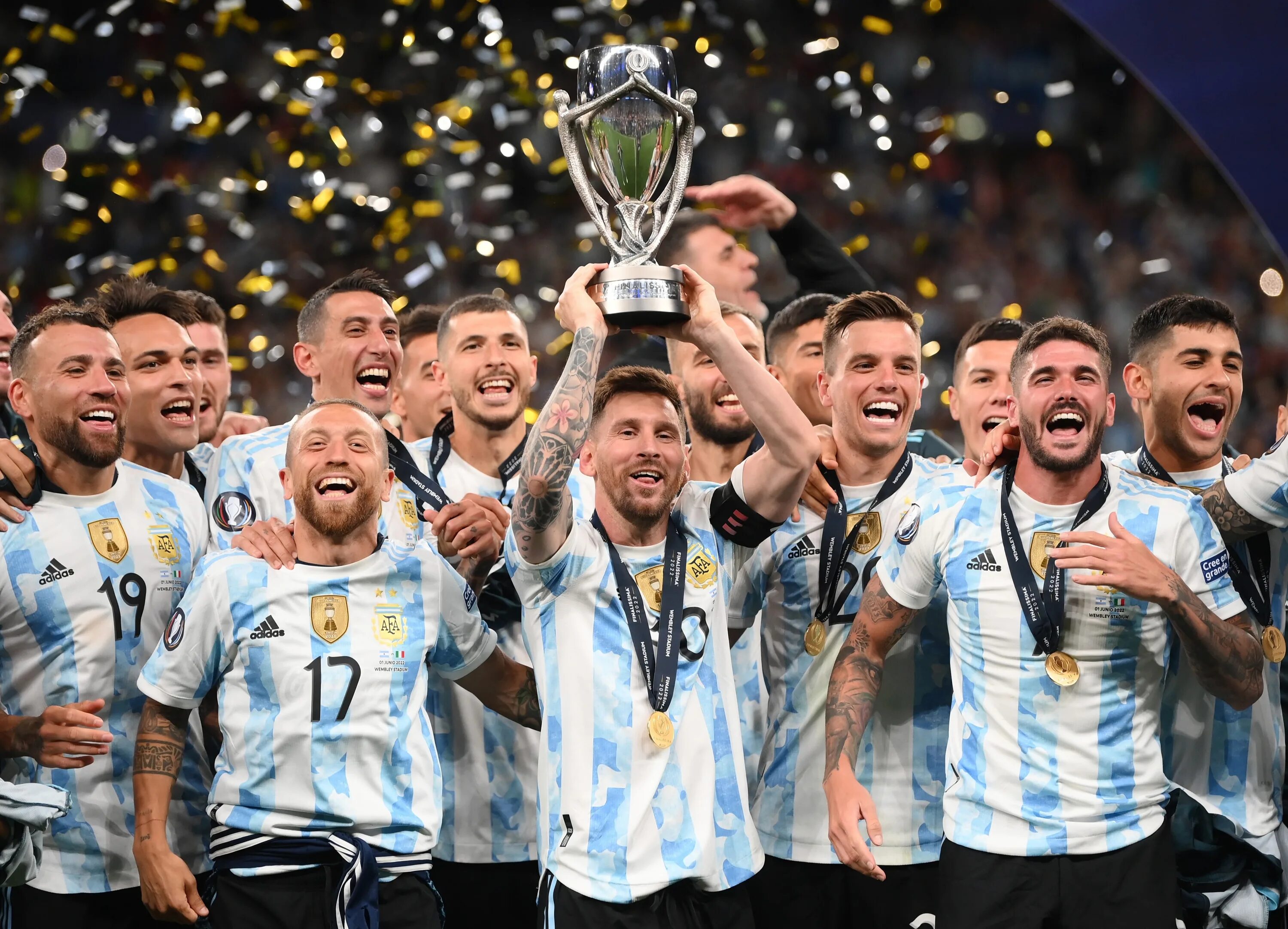 Национальная сборная аргентины. Сборная Аргентины 2022. Сборная Аргентины с Кубком 2022. Сборная Аргентины 2022 фото.