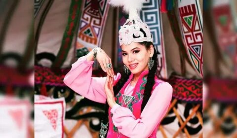 Күтуші қызды қалай ұрып жатқанын қараңыз