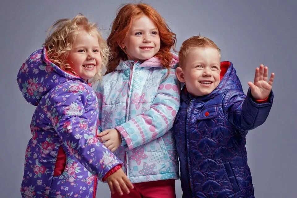 детская демисезонная одежда. ребенок в куртке. детский интернет верхней одежды. верхняя одежда зима для детей. детские куртки.