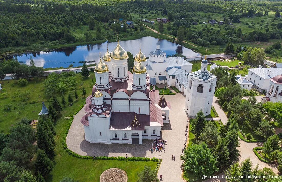 Самый большой глобус в европе дорогобуж. Дорогобуж смоленская область глобус. Дорогобуж смоленск. Вязьма улица космонавтов 1. Дорогобуж смоленская область.