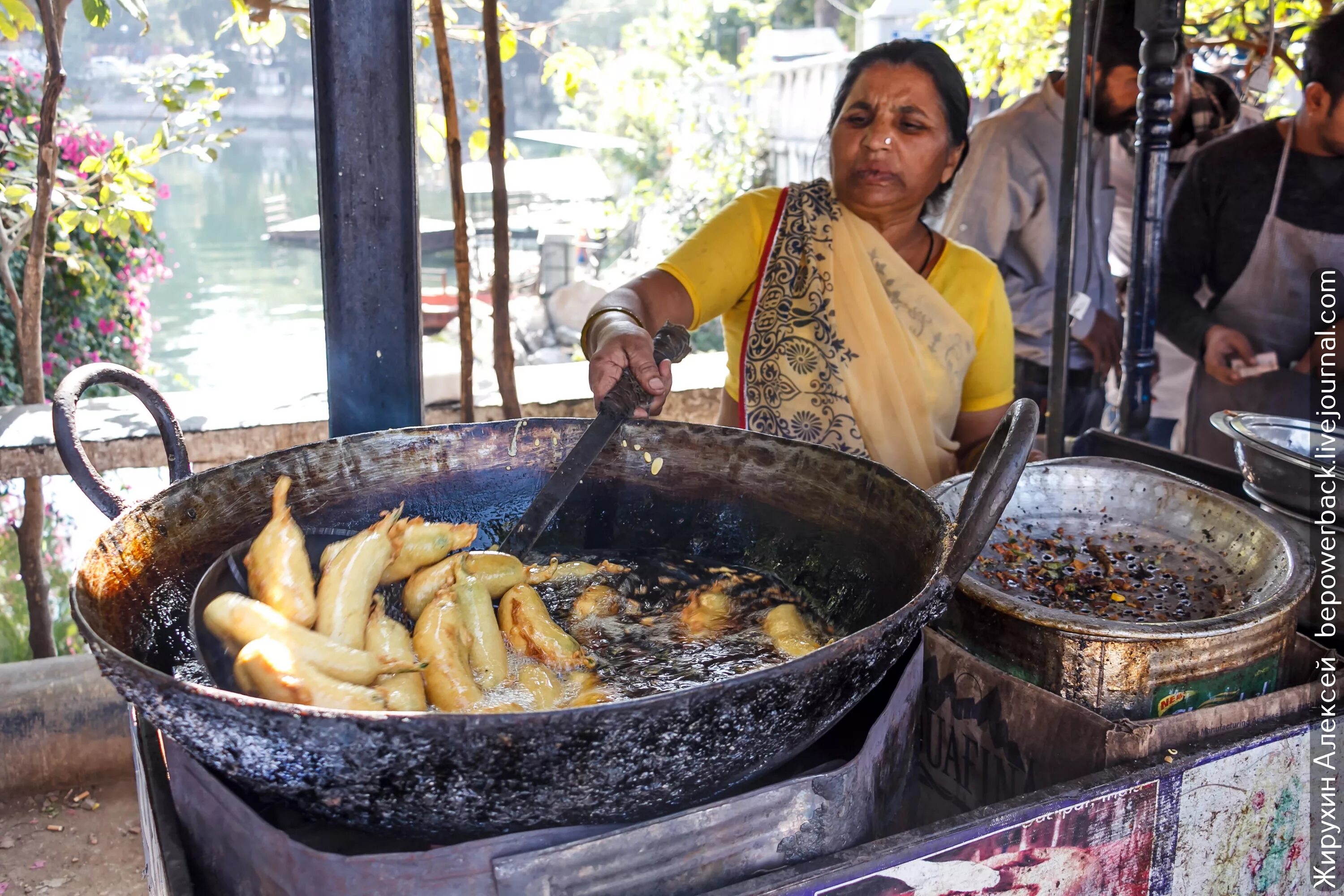 Индийская еда. Индийская уличная еда. Кухня Индии. Индия приготовление пищи.