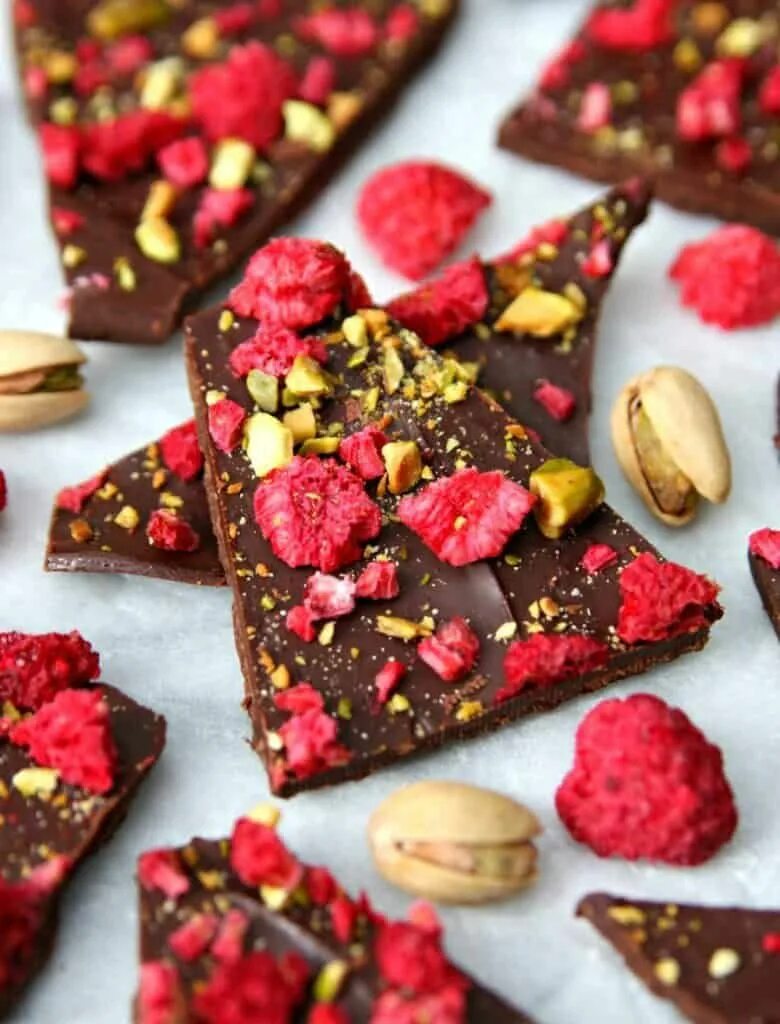 Chocolate raspberry. Шоколад с малиной. raspberry chocolate. raspberry dried.