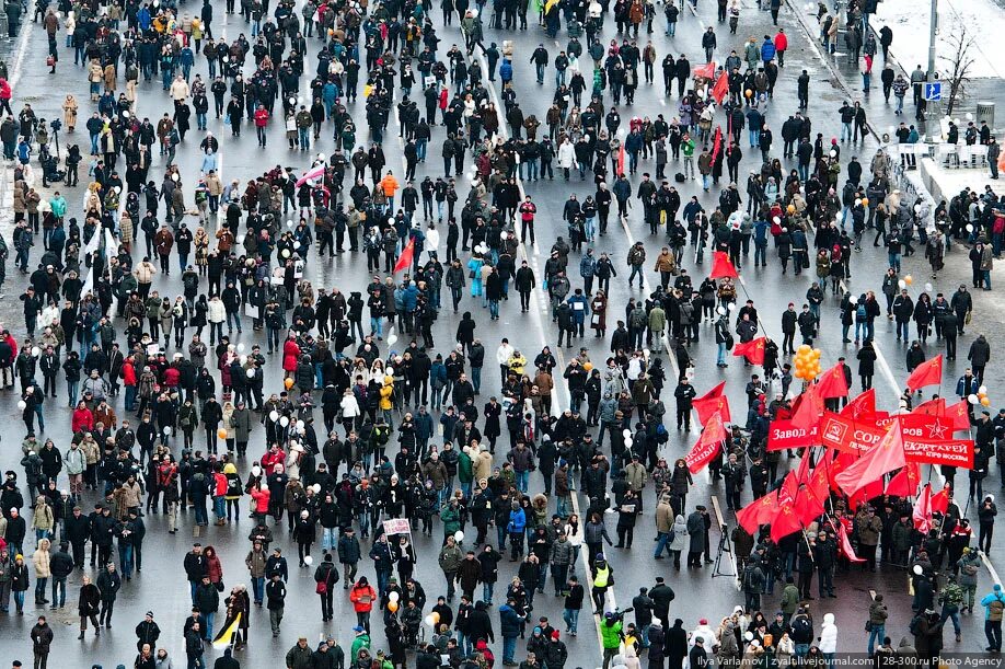 Толпа участников митинга. Плотная толпа. Плотная толпа людей. Толпа людей сверху. Толпа людей Москва сверху.