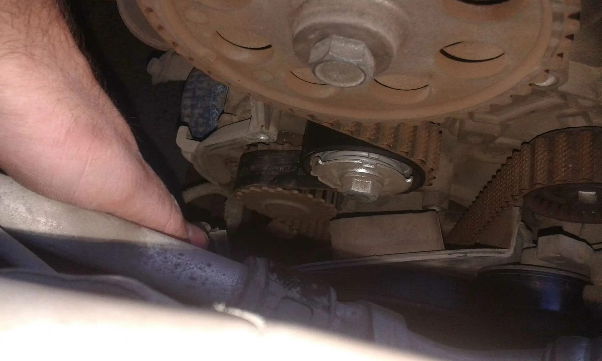 Помпа на гранту fl 8 клапанов. Гранта помпа грм 8 кл. С. Замена помпы лада гранта 8 клапанная. Помпа гранта 8 клапанная.