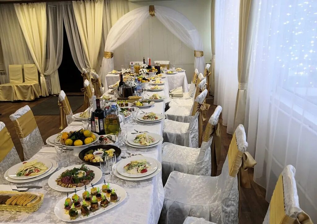 Удмуртская 2а гарден холл. Банкетный зал эдем хасавюрт. Банкетный зал эдем маджалис. Банкетный зал рамзес. Эдем хасавюрт.