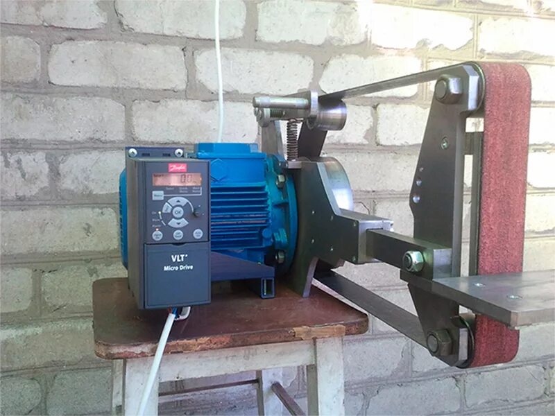 Гриндер м 610. Ленточный шлифовальный станок по металлу гриндер. Ленточно шлифовальный станок джет. Гриндер по металлу. Гриндер ленточный mg-750a «умелец».