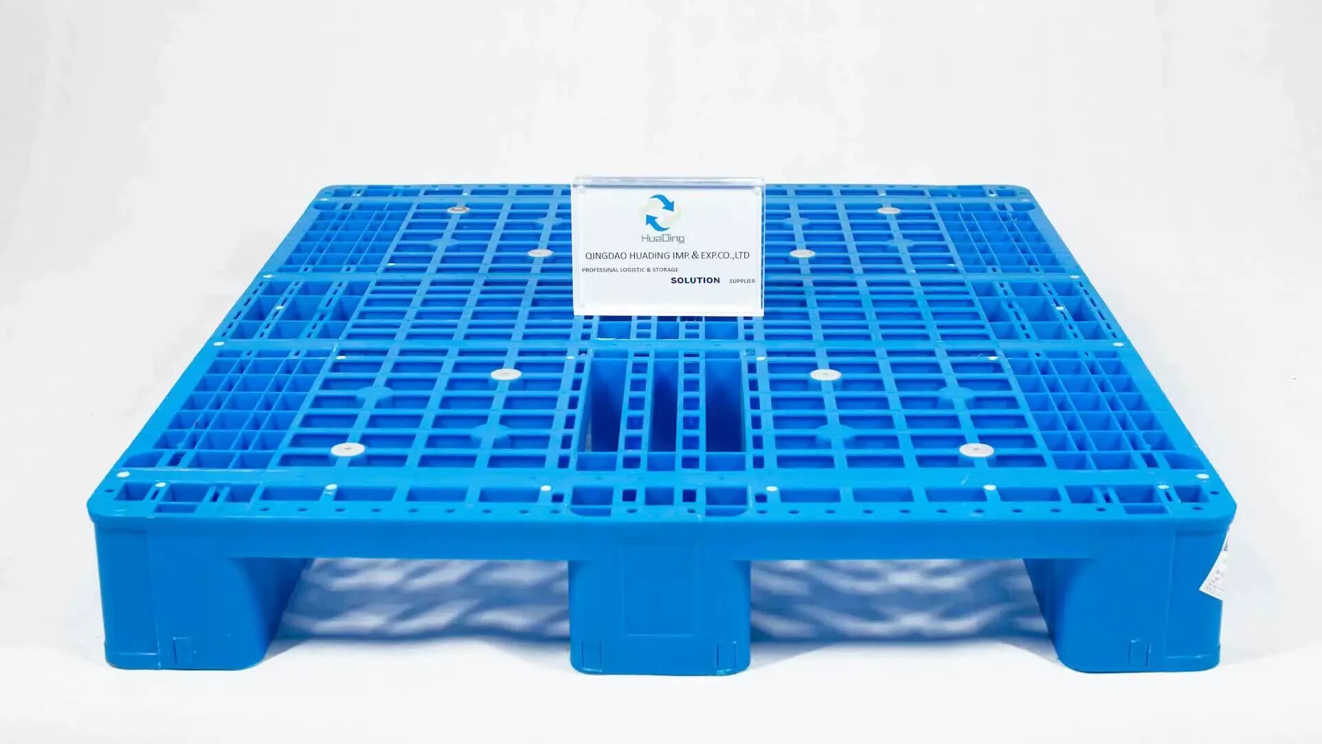 Поддон полимерный многооборотный перфорированный. Поддон из пластика. Поддон из пластика. Пластиковые нестандартные поддоны. Пластиковый паллет перфорированный 600х1500х150.