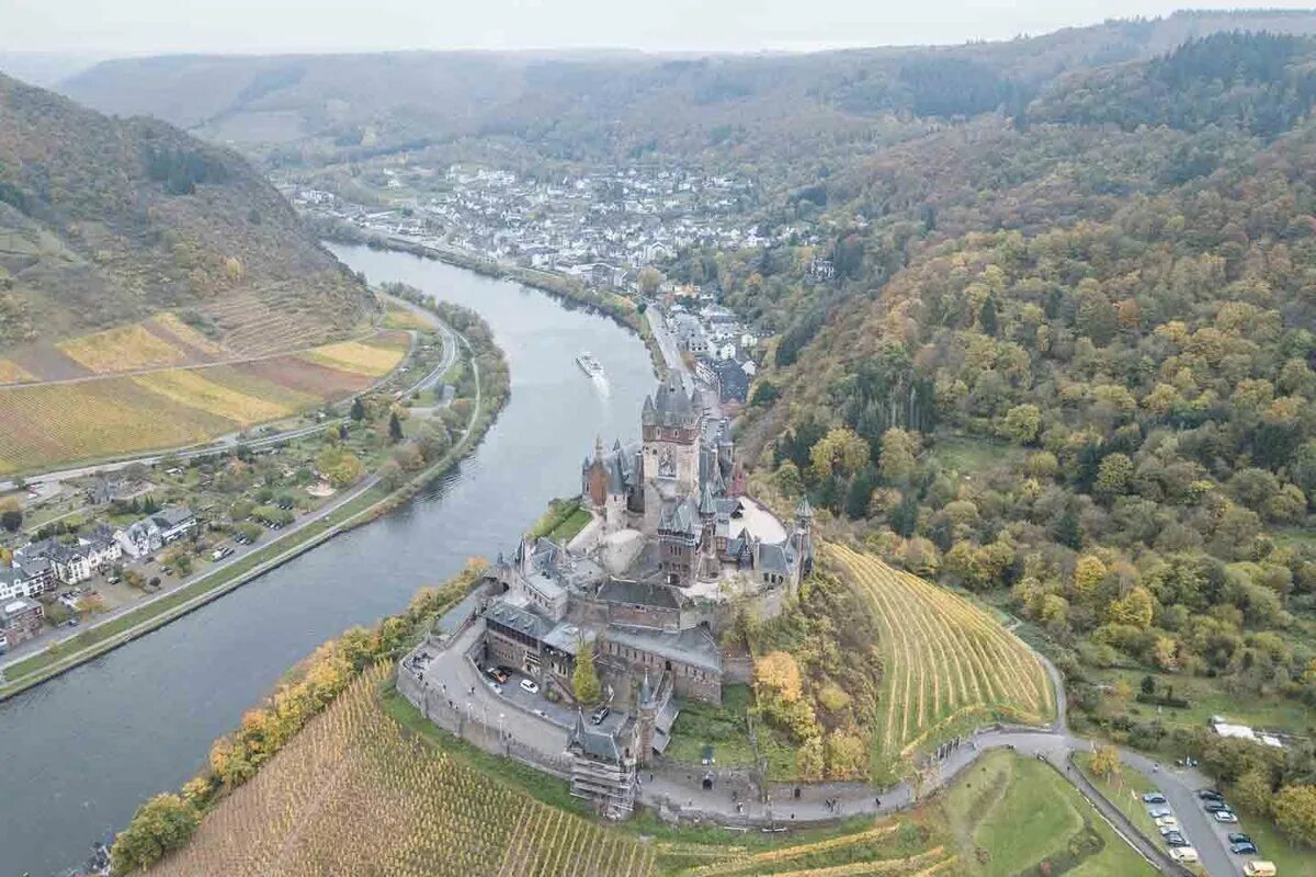 Как называется река германии. Долина реки Мозель Люксембург. Река Мозель в Германии. Замки Мозель Рейн. Мозельская Долина в Германии.