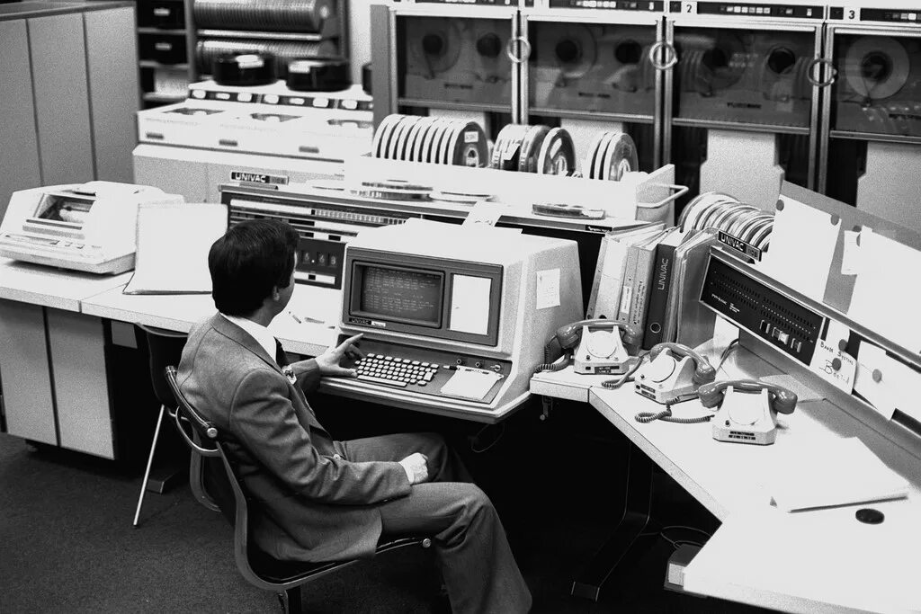 терминал 1970. компьютер univac 1108. Ibm компьютеры 1970-е. компьютер эвм. компьютер.