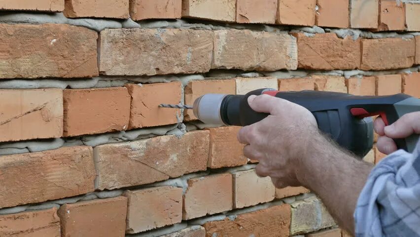 Чем просверлить кирпичную стену