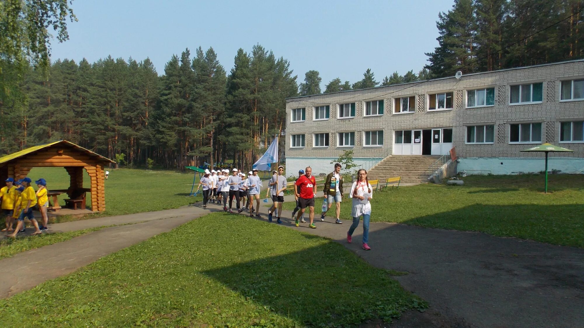 Детский загородный лагерь екатеринбург. Рассветный Кадниково детский лагерь. Лагерь Рассветный Свердловская область. Загородный лагерь Рассветный Екатеринбург. Лагерь Рассветный Сысерть.