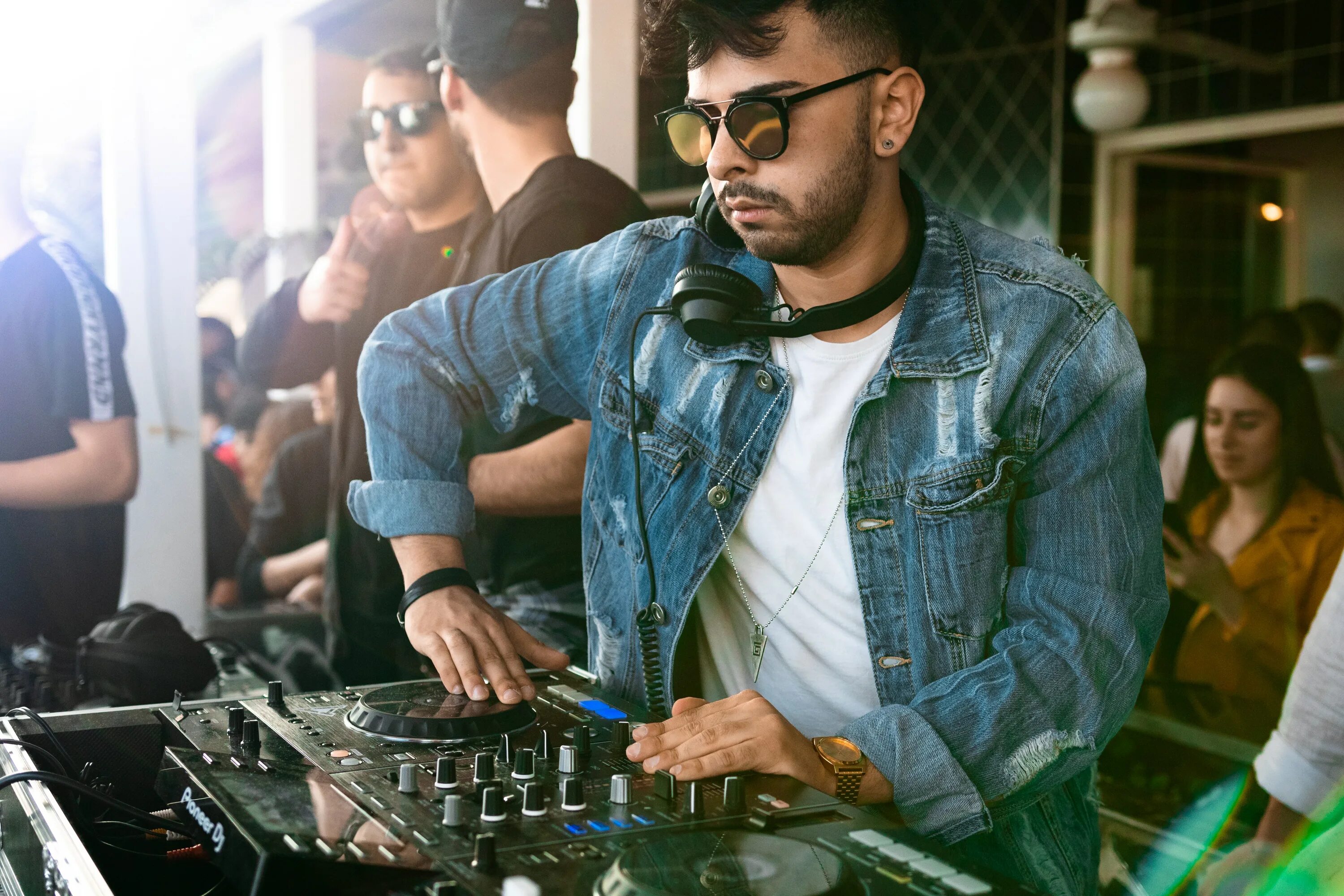 Dj warm