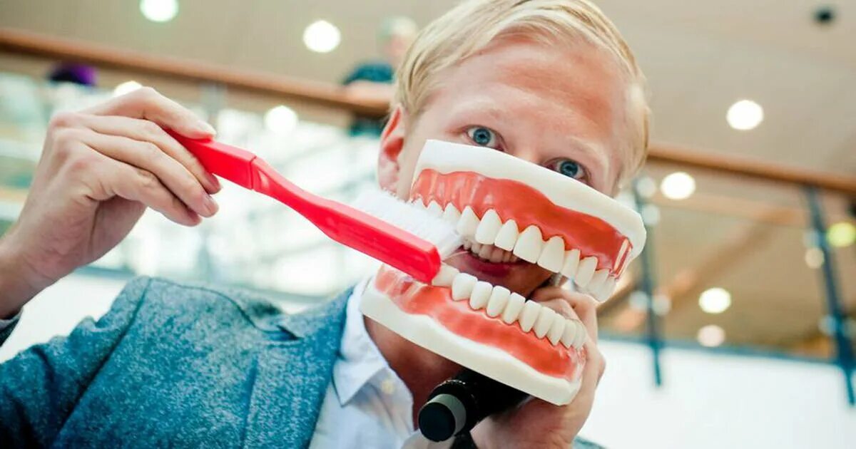 Чистка зубов казань. Гигиена полости рта. Гигиена зубов. Гигиена зубов и полости рта. Индивидуальная гигиена полости рта.