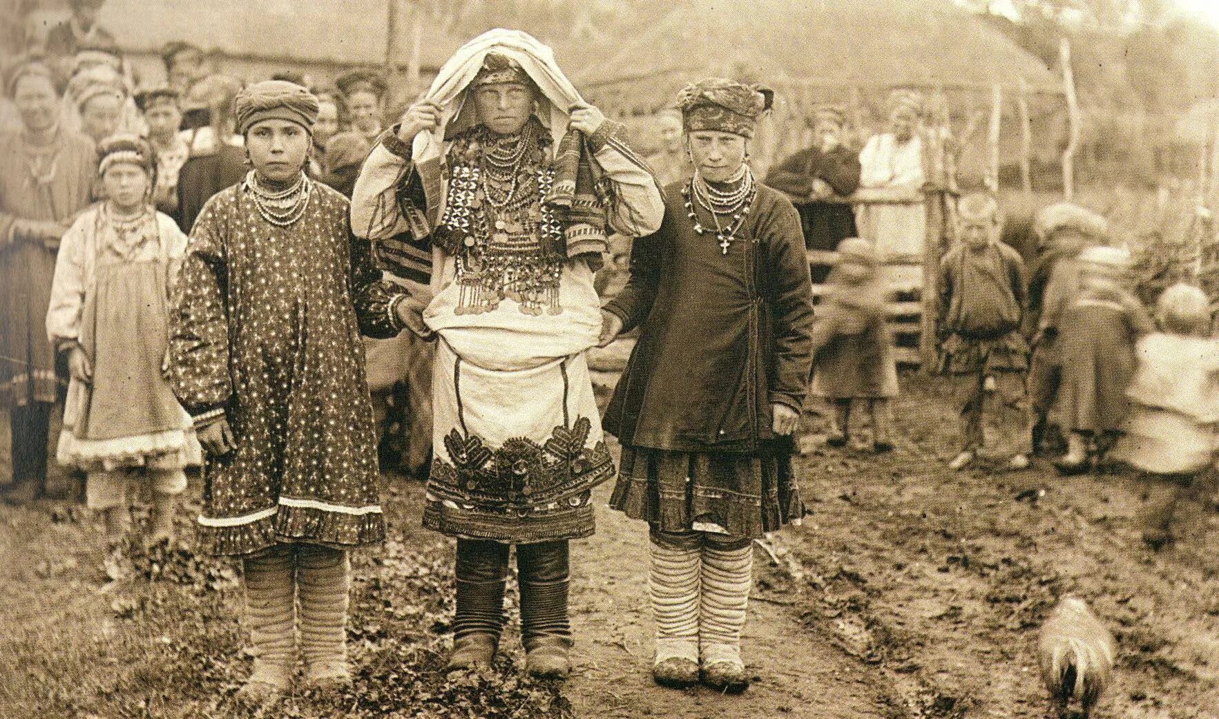 Священные рощи марийцев. Традиционная одежда марийцы пермского края 18-19 век. Марийцы пермского края 18-19 век. Марийская 19. Ул.