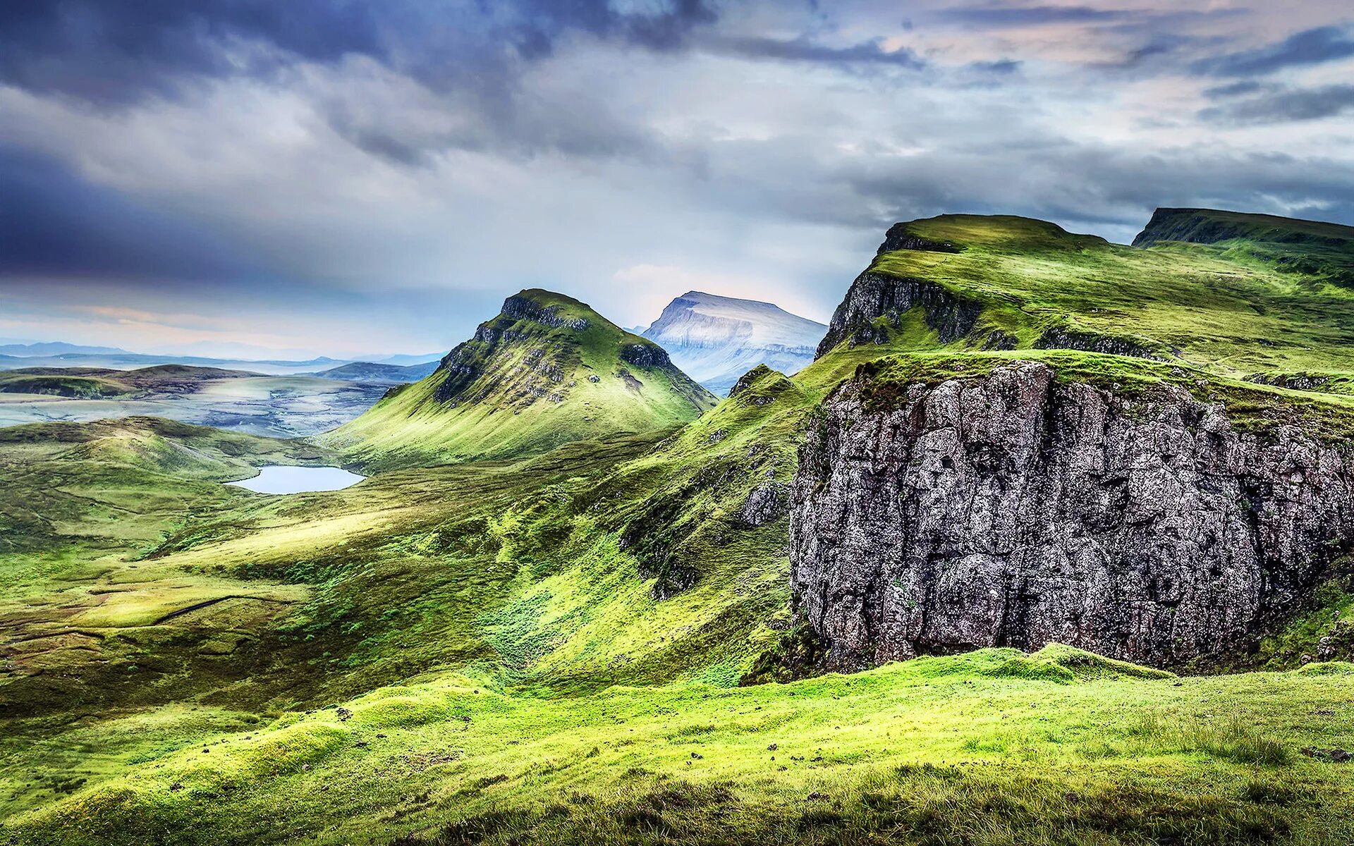 Scotland nature reserves. Шотландия Луга. Шотландия гора Салливан. Остров Скай Шотландия. Quiraing Скай.