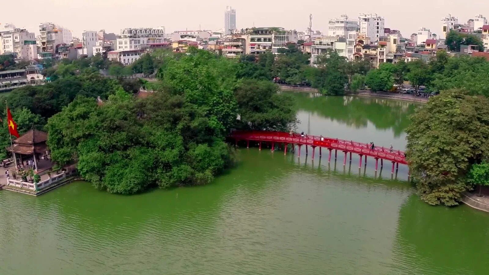 Hoan kiem Lake. Ханой Вьетнам. Озеро Хоан Киен Вьетнам. Пруды в Ханое.