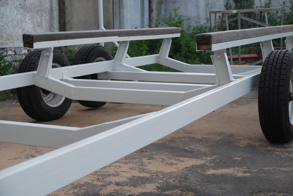 Поворотное кресло для лодки пвх навигатор 380. Подставка под лодку. Кильблоки для катера деревянные. Технологическая тележка мзса 3171010. Подставка под кресло в лодку.