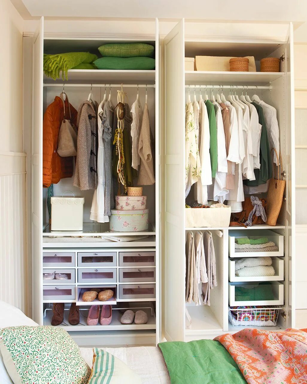 Шкафы какое удобно. Удобный шкаф. Удобный шкаф для одежды. Шкаф удобный и вместительный. Хранение вещей в шкафу.