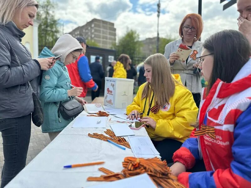 Волонтеры подольска фото. Волонтеры подольска. Волонтеры. Волонтеры подольска. Чем занимаются волонтеры в подольске.