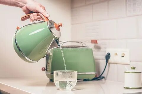 Вода в чайнике 90 градусов