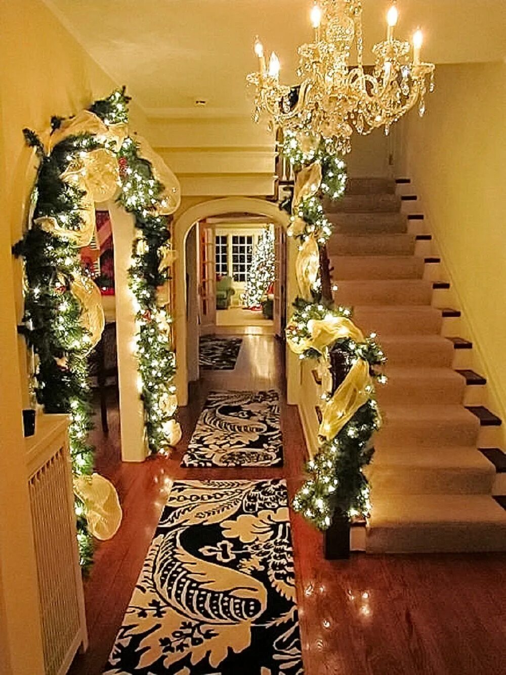 Украшаем жилье. Новогоднее украшение домов. Украшение лестницы. Украшение лестницы к новому году. Новогоднее украшение квартиры.