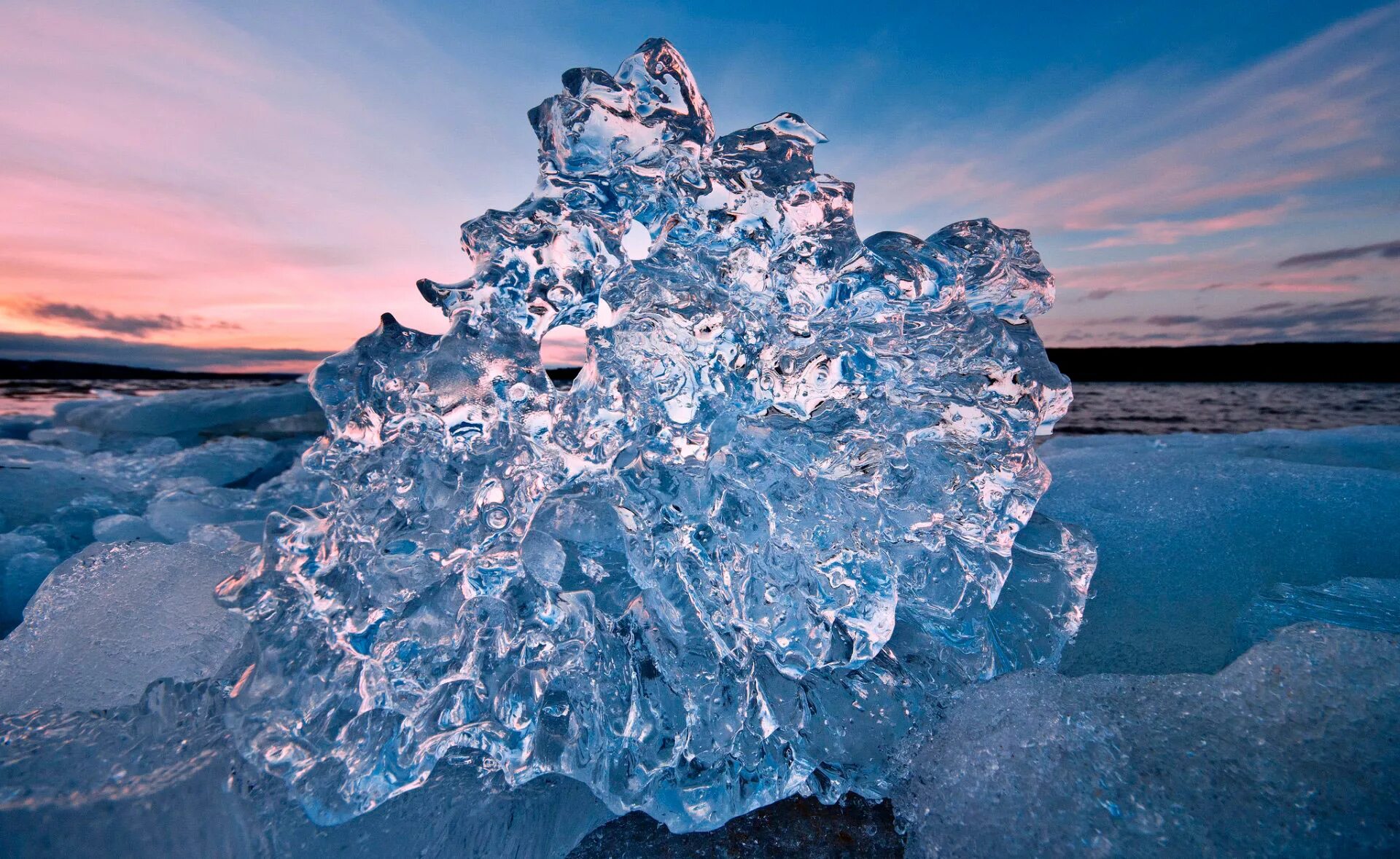 Замерзание воды. Красивый лед. Замерзшая вода. Лед в природе. Вода со льдом.