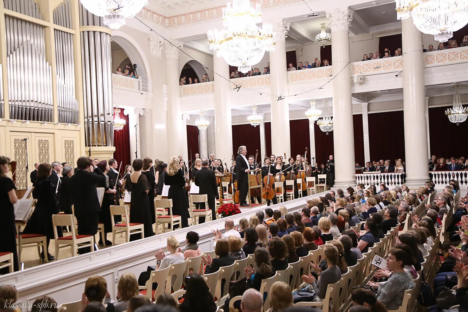 Филармония шостаковича сайт. Филармония имени д. д. Шостаковича, большой зал. Большой зал филармонии СПБ. Филармония им. Шостаковича. Большой зал хоры. Бол зал филармонии СПБ.