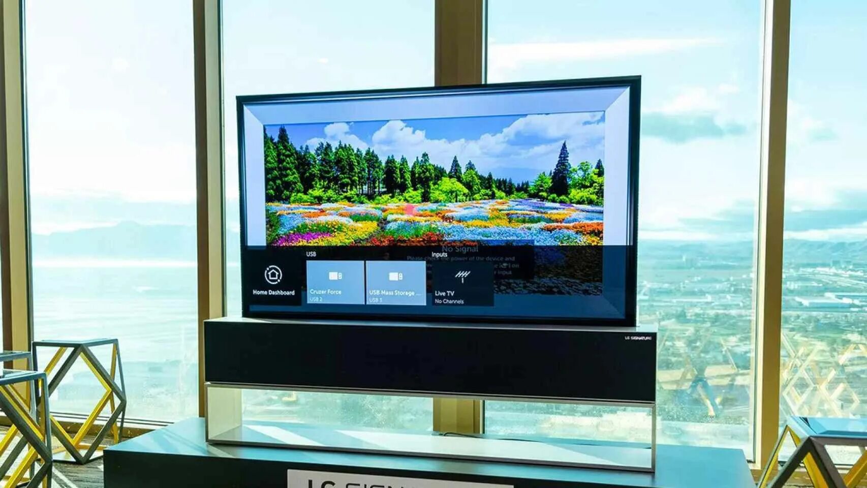 Лучший oled телевизор. Lg разворачивающийся телевизор.