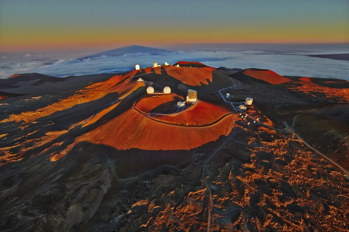 Самый большой вулкан солнечной системы находится. Мауна-Кеа на Гавайях. Обсерватория Мауна Кеа, Гавайи. Мауна Кеа самая высокая гора в мире Гавайи. Гора Мауна-Кеа на Гавайях высота.